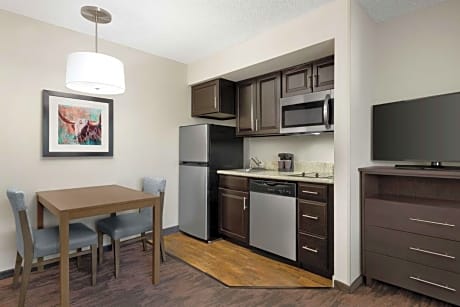 One-Bedroom King Suite - Non-Smoking