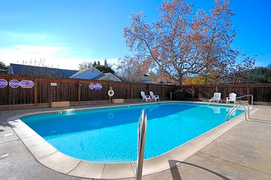 Cloverdale Wine Country Inn and Suites