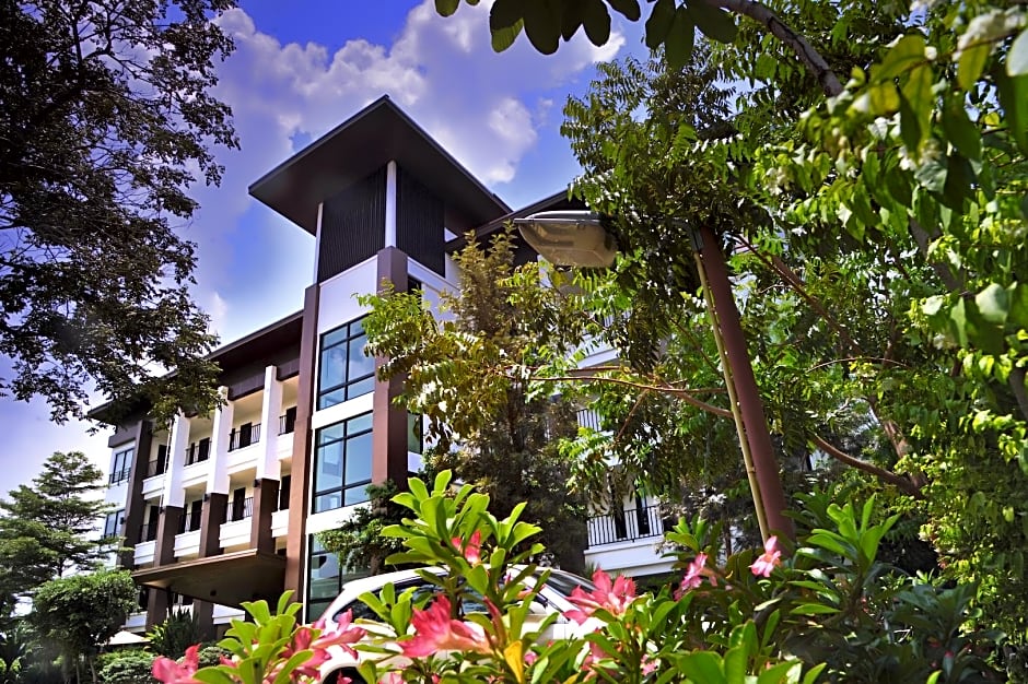 Gasser Park & Residence