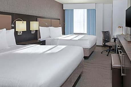 Queen Room with Two Queen Beds - Hearing Accessible