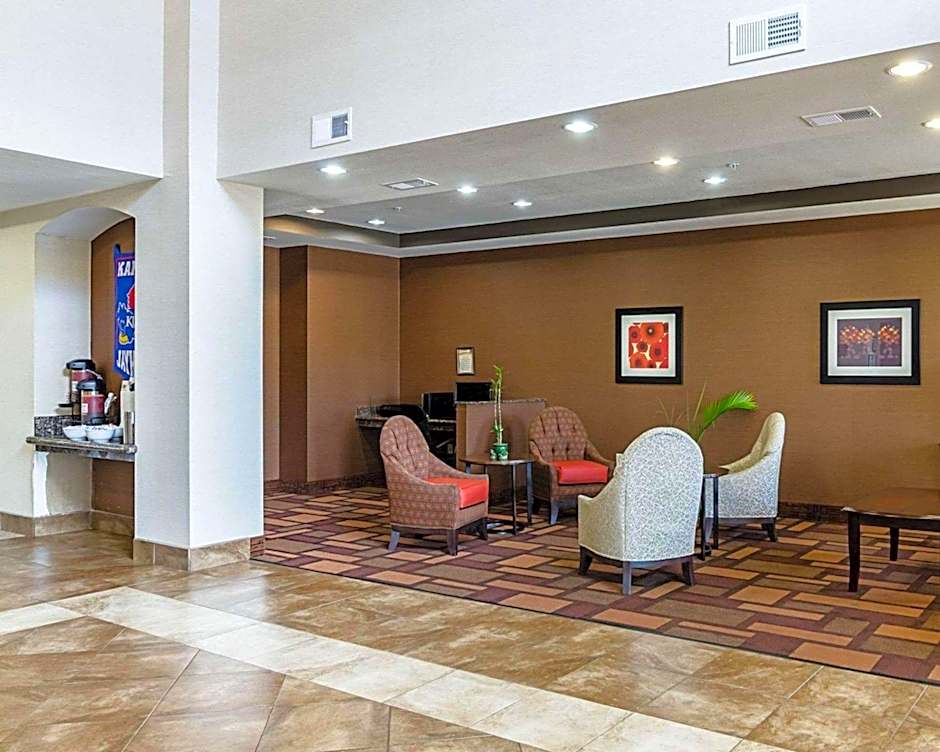 Comfort Inn & Suites Lawrence