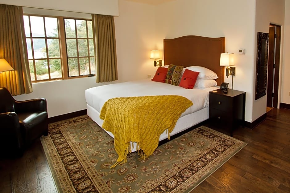 Columbia Cliff Villas