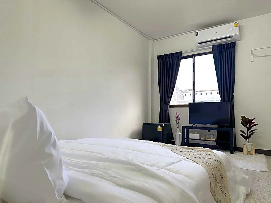 Montana Hotel & Hostel Phuket