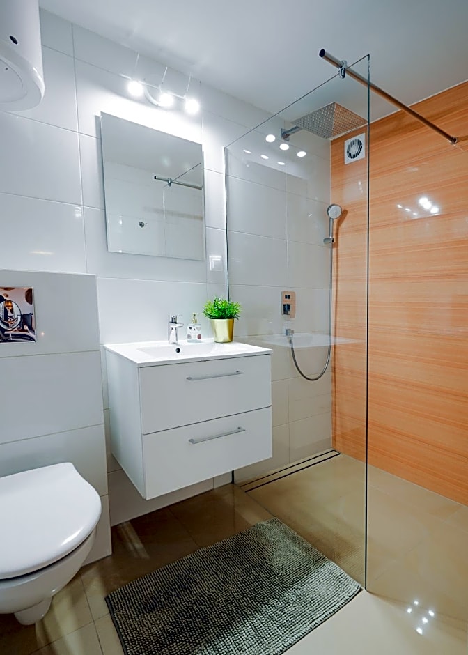 DOMKI LAURA sauna & gorąca balia