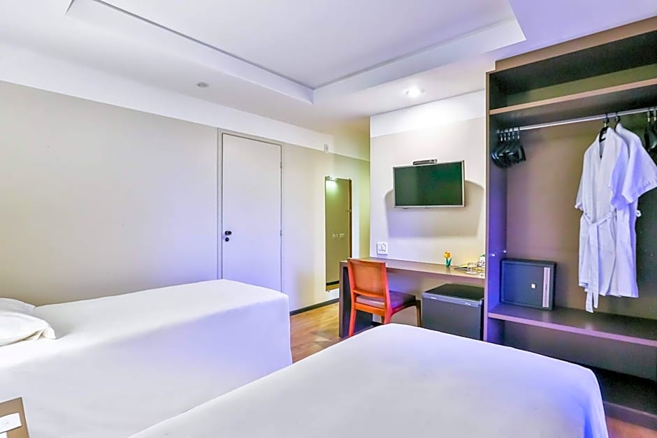 Golden Tulip Goiania Address