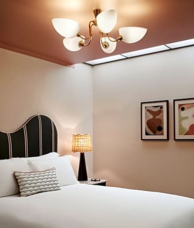 Cozy Room No Windows