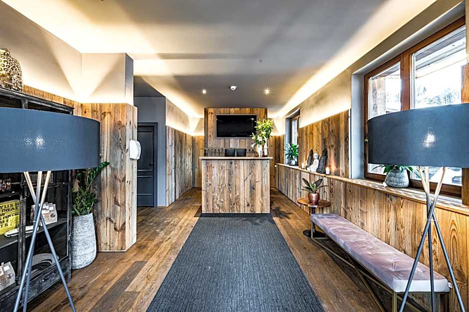 ALMMONTE SENSUM SUITES - Funky Living Hotel