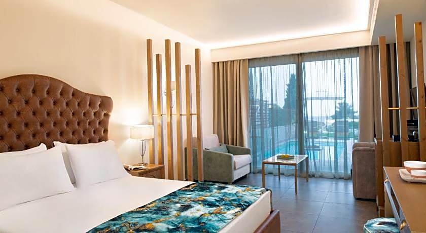 Alexandra Elegance Bridging Generations