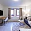 Easy Livin' Apartment Hotel