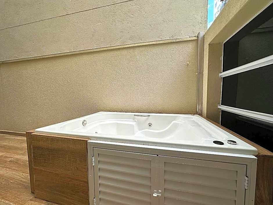 LA02- 2 Suítes +1Quarto | Jacuzzi | Churrasqueira