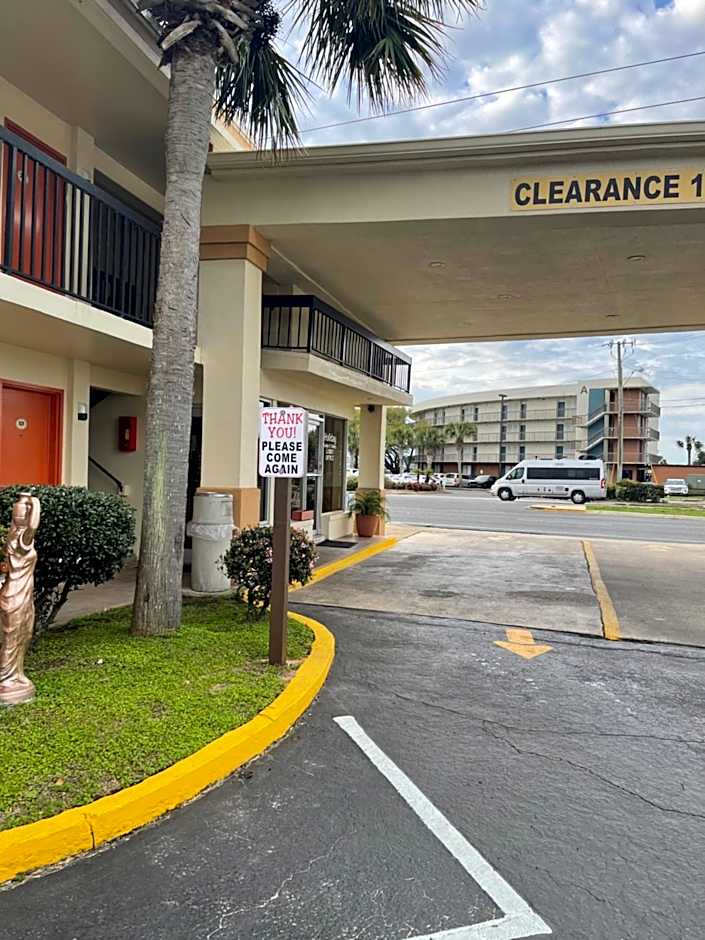 Hole Inn the Wall Hotel - Fort Walton Beach - Sunset Plaza - near Beaches & Hurlburt