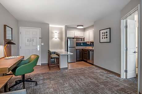 2 Dbl 1 Bdrm Ste