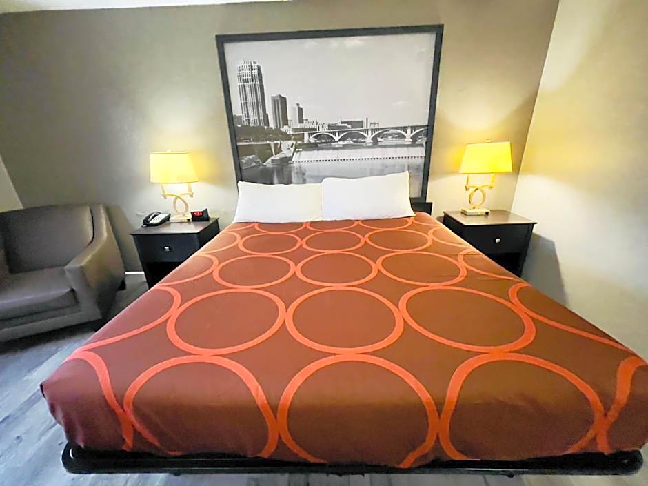 Super 8 by Wyndham Shakopee