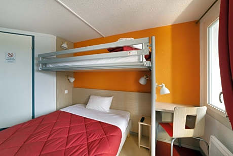 Triple Room (1 Double Bed + 1 Single Bed)