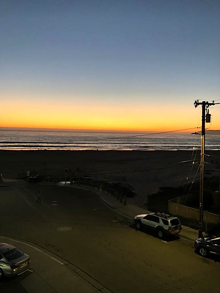 Beach House Inn & Suites