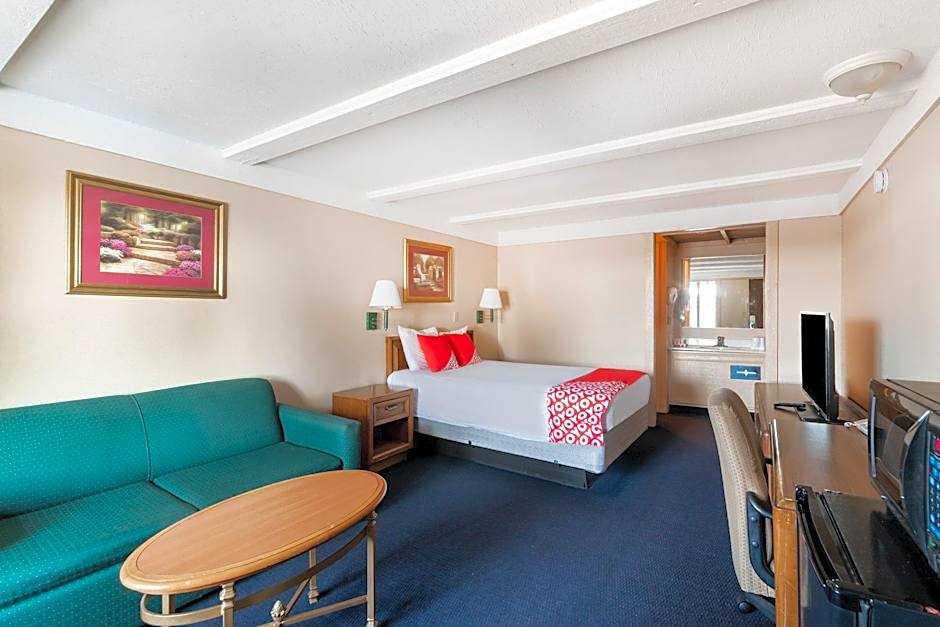 OYO Hotel Wadsworth OH I-76