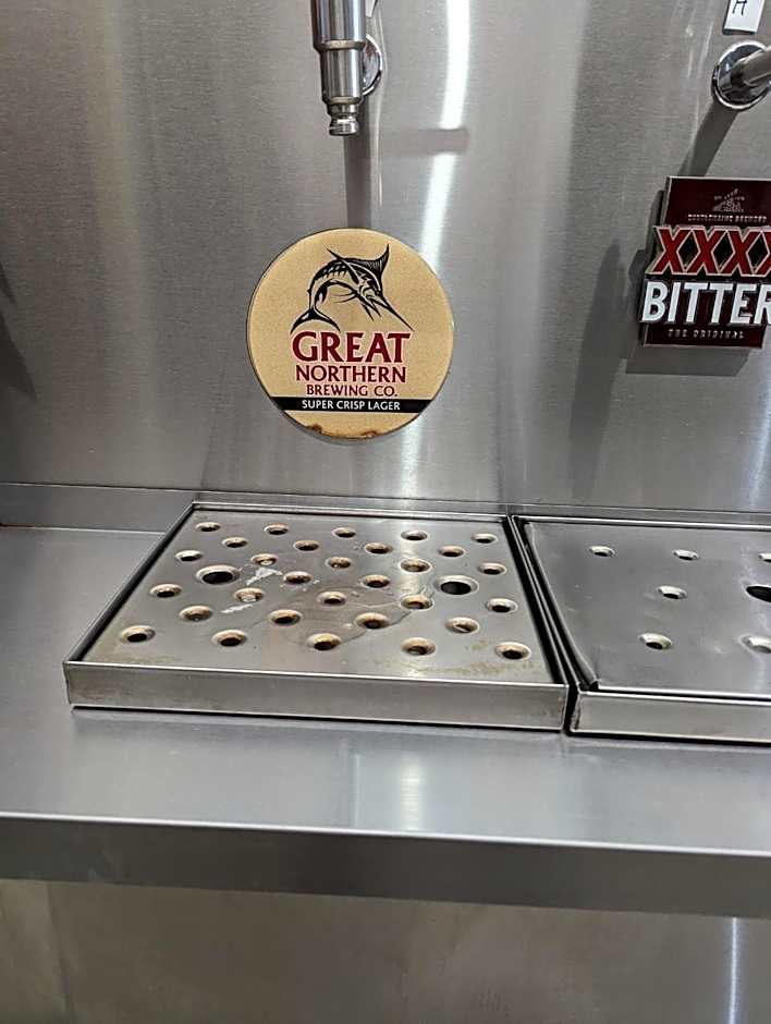 GRAND CENTRAL HOTEL PROSERPINE