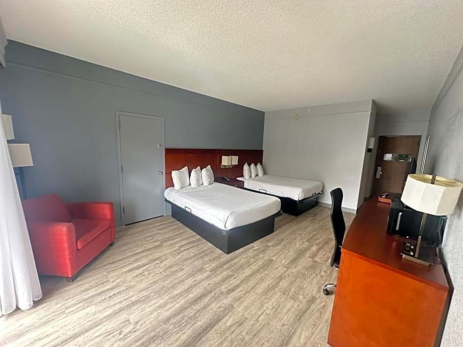 Super 8 by Wyndham Dallas Love Field Airport