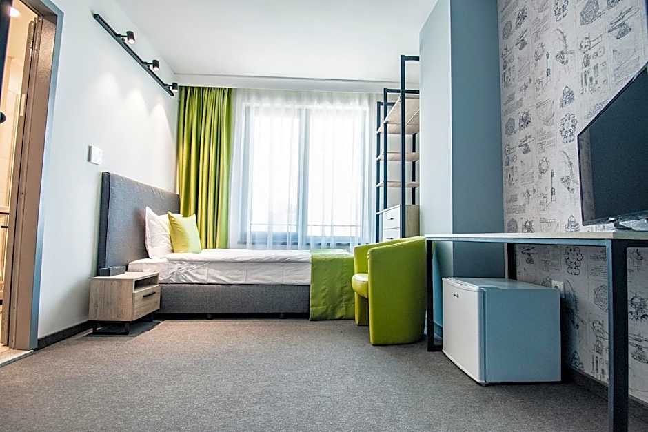 A&M Hotel with free parking