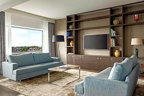 Executive Presidential Suite with Lounge Access