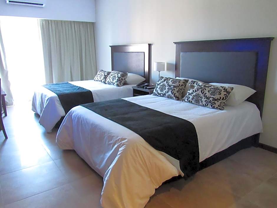 Foto 1 daripada 7 — 2 Double Beds Suite