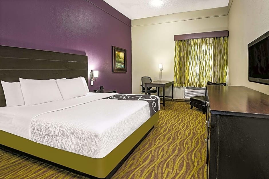 La Quinta Inn & Suites by Wyndham Laredo Airport