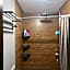 Bayfront Suite in Pasay Near NAIA Terminal, PICC, Star City, MOA and US Embassy - Pet-Friendly, Wi-Fi & Netflix, Free Swimming Pool, Sauna, Work from Home Ready