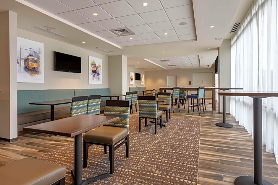 Comfort Inn & Suites Pittsburgh-Northshore