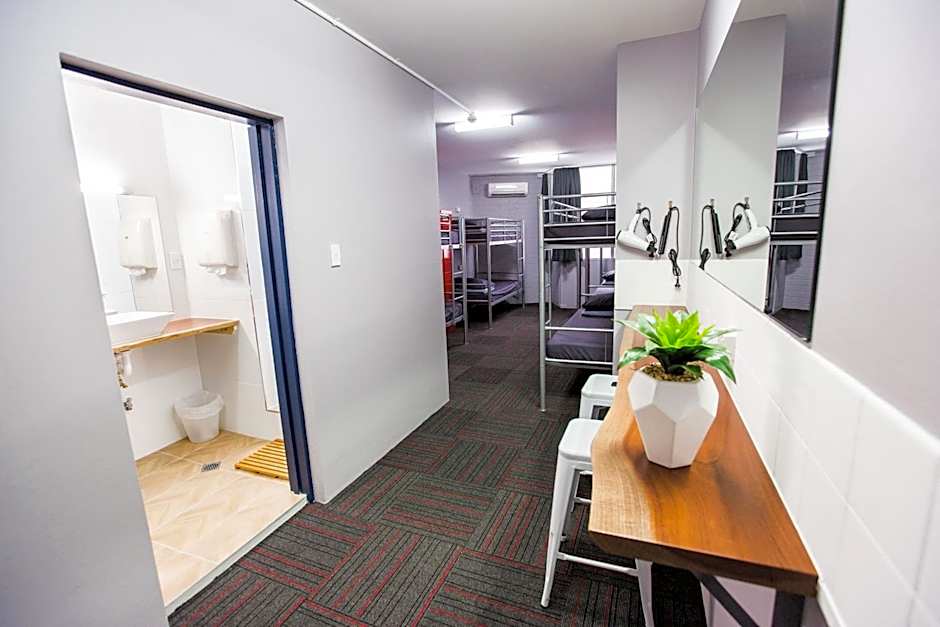 Mad Monkey Backpackers Waterfront