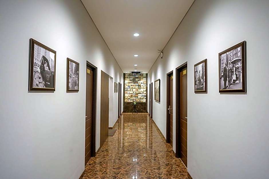 Sans Hotel Empress Simpang Lima