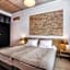 Qbatura Cafe & Hotel
