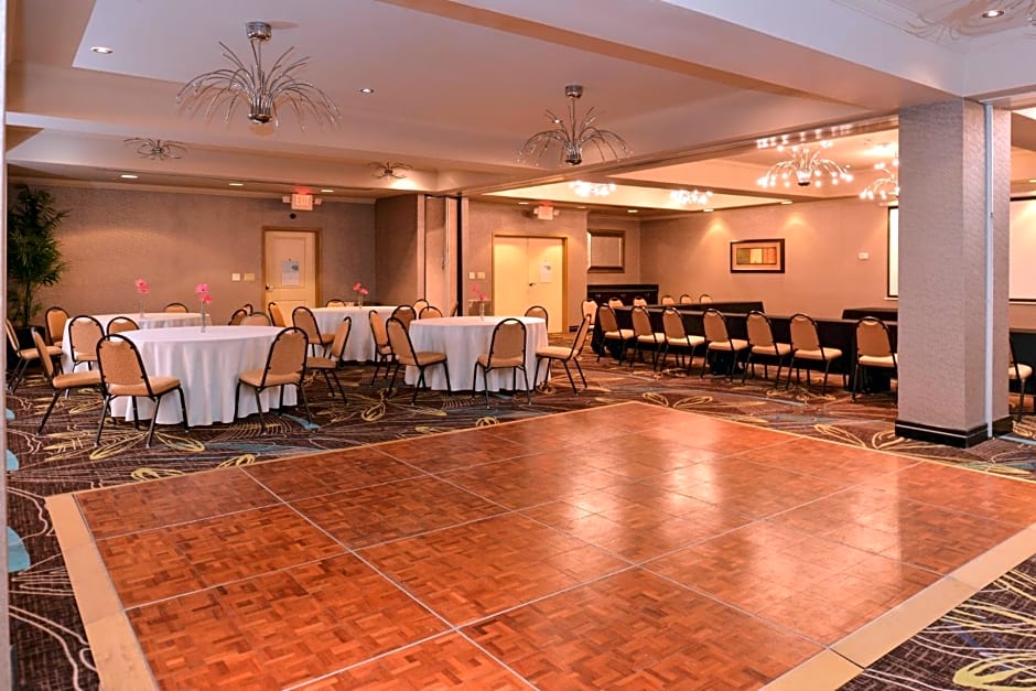 Holiday Inn Express Hotel & Suites Dallas South - DeSoto By IHG