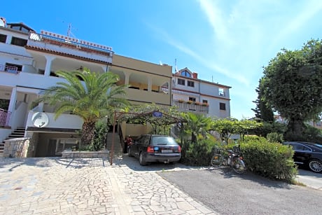 Apartment Lora