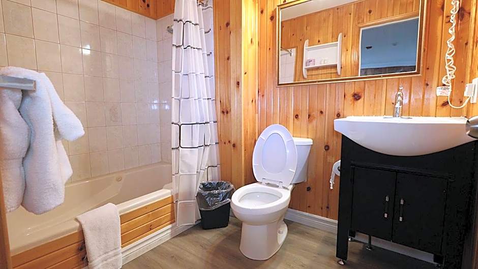 Algonquin Lakeside Inn