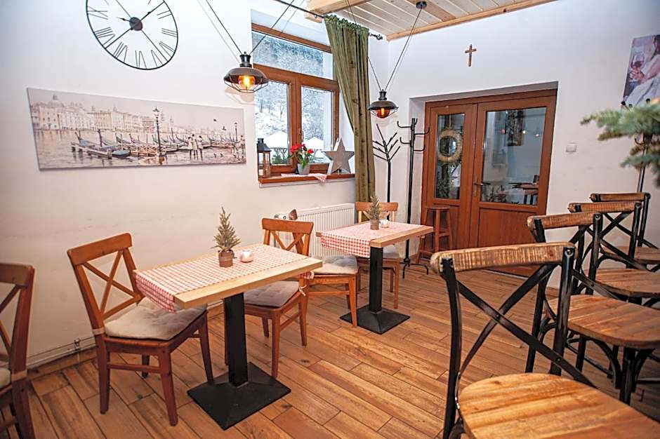 Hostinec pod úbočou