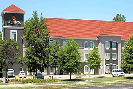 La Quinta Inn & Suites by Wyndham Huntsville Airport Madison