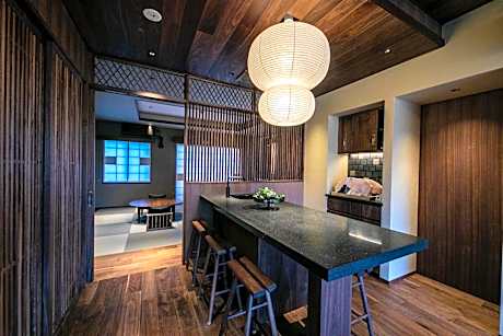 Deluxe Suite with Spa Bath