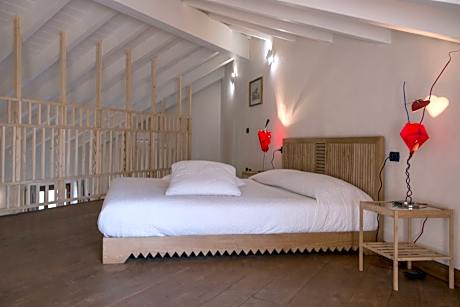 One-Bedroom Apartment with Lake view and Terrace