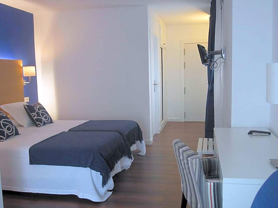 Photo 1 of 6 of Triple Room