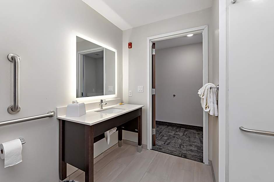 Holiday Inn Express Kansas City North Parkville By IHG