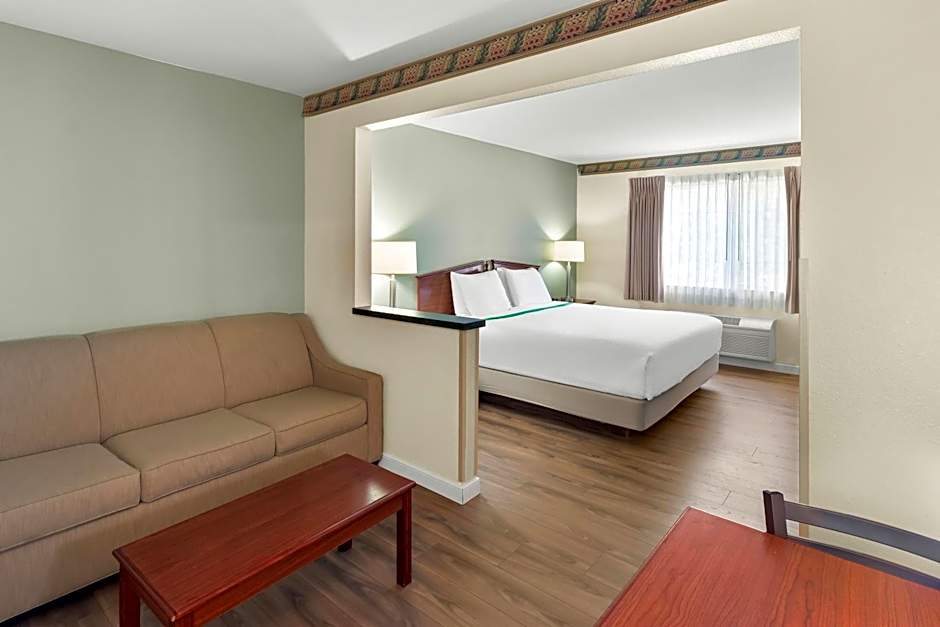 GuestHouse Inn & Suites Kelso