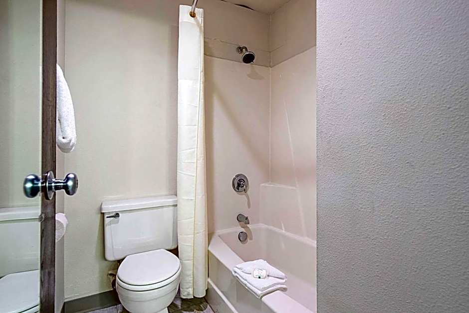 Quality Inn & Suites Milwaukee