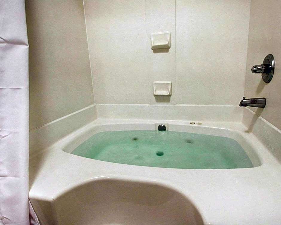 Columbia Inn & Suites