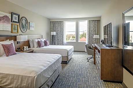Deluxe Queen Room with Two Queen Beds