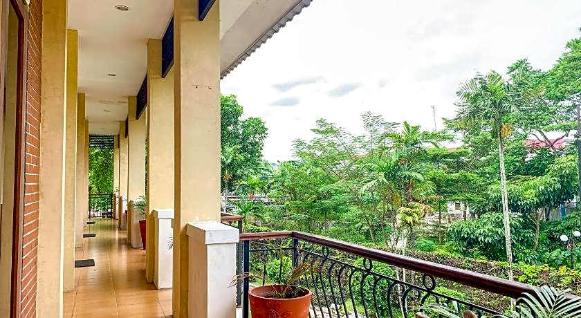 OYO 261 Sasono Putro Guest House