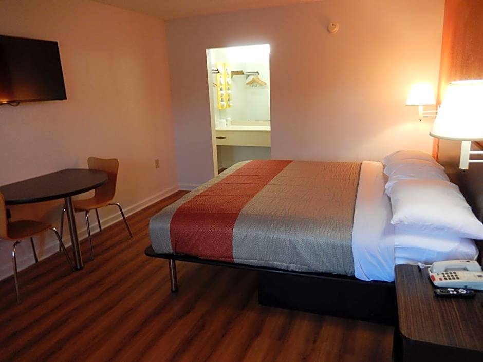 Motel 6-Warner Robins, GA