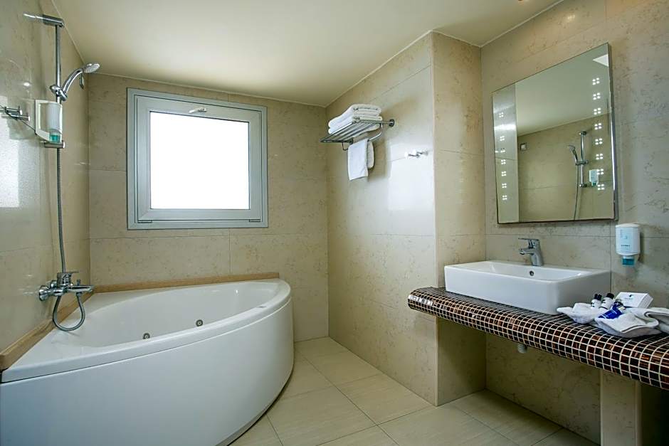 Pegasos Deluxe Beach Hotel