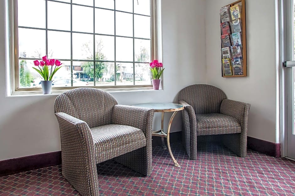 Passport Inn Paradise PA