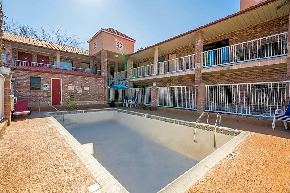 Econo Lodge Inn & Suites Downtown San Antonio