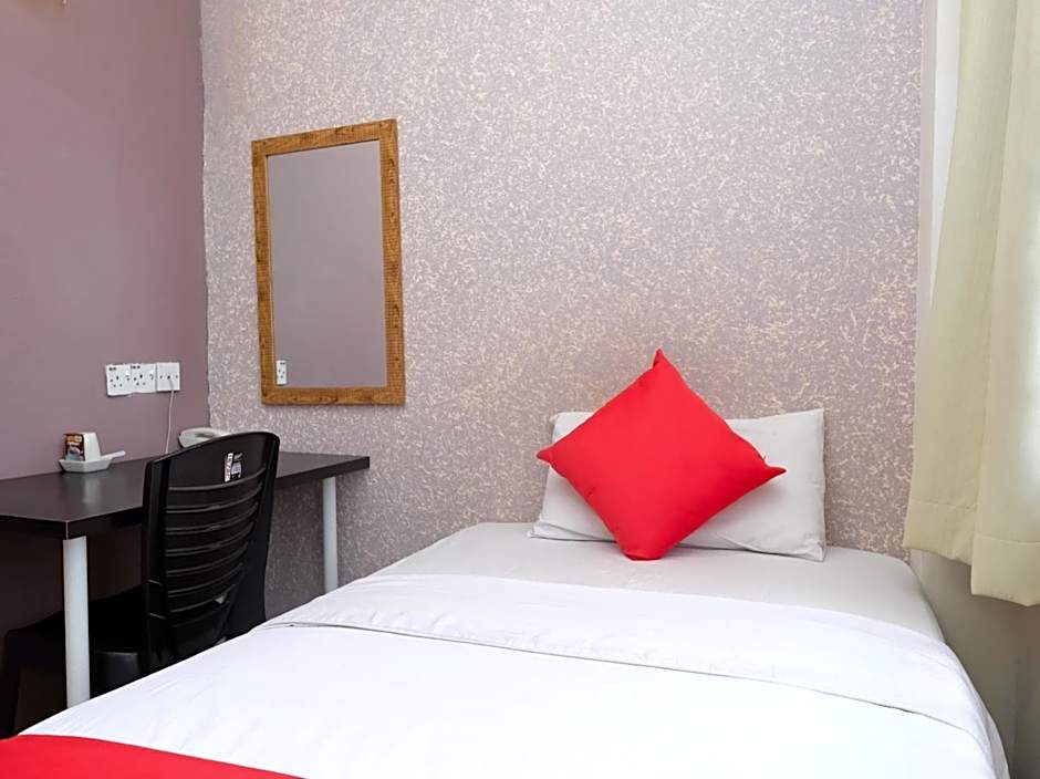 Hotel De' Tees, Masai Utama